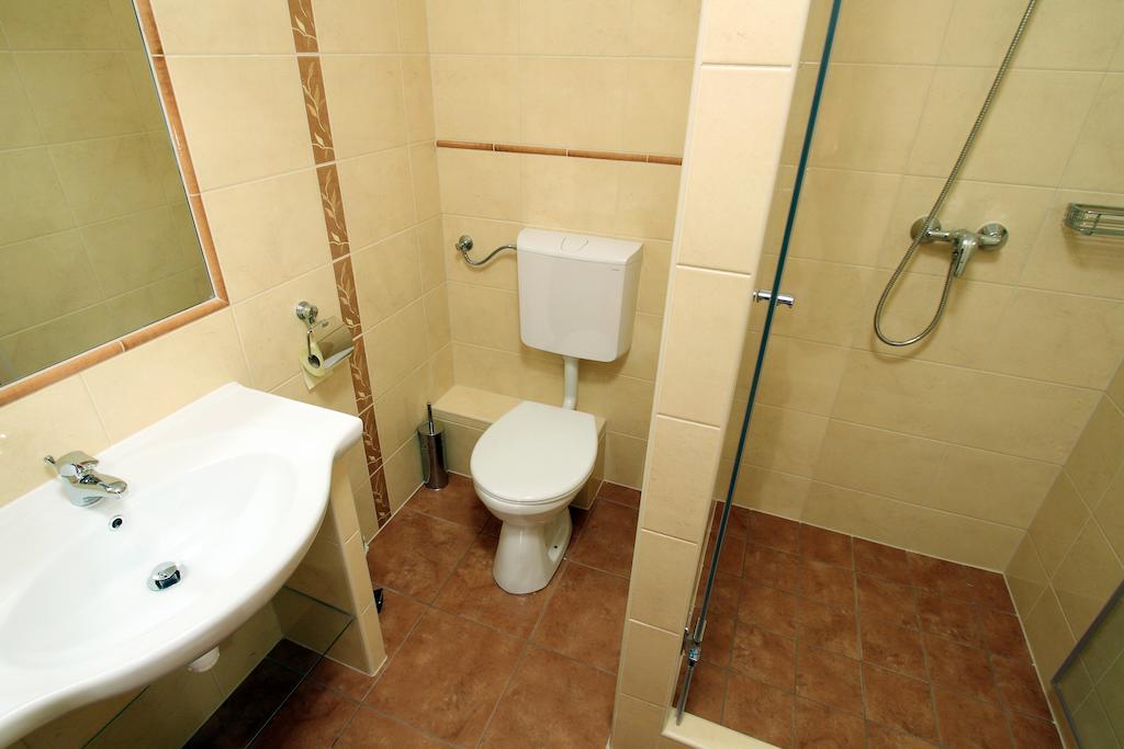 Family Panzio Es Apartman Hazak ลีโพท ภายนอก รูปภาพ